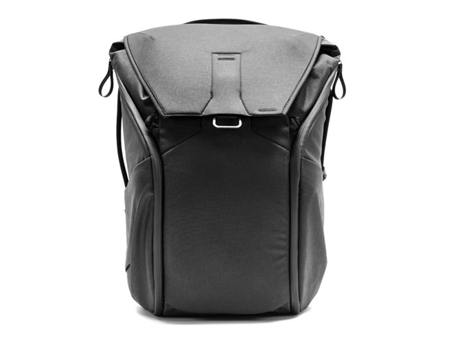 Peak Design、外見をジェットブラックで統一した「エブリデイバック