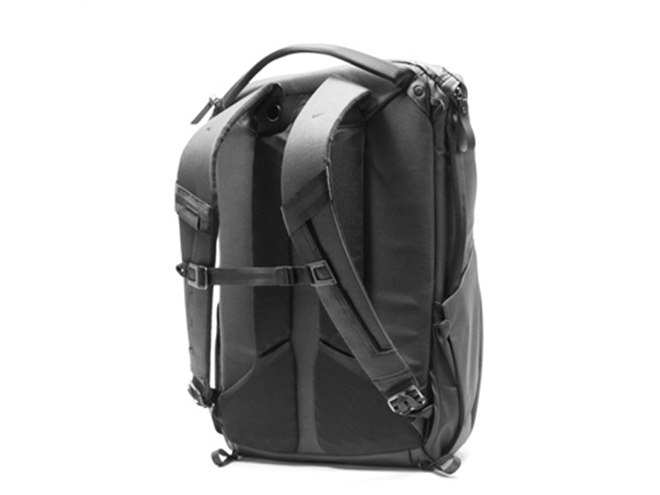 Peak Design、外見をジェットブラックで統一した「エブリデイバック