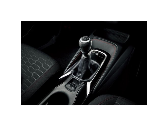 トヨタ・カローラ スポーツ」に6段MT仕様が登場 - 価格.com