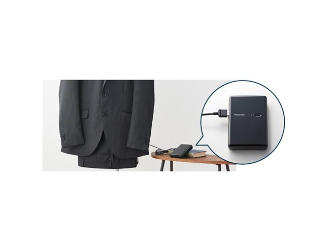 パナソニック、ボトムス用のつり下げバーが付いた「ナノイー X」脱臭