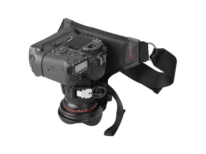 ハクバ、カメラの揺れを抑えて携行できるカメラホルスター「SGWPG3-CH