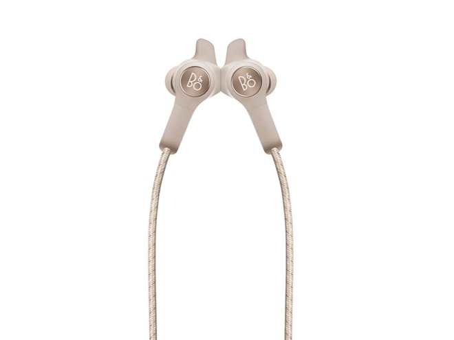 B&O Play、アクティブな動きでも外れにくい洗練されたデザインの