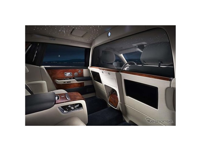 ボタン操作で仕切りガラスの色が変化、プライバシー守る