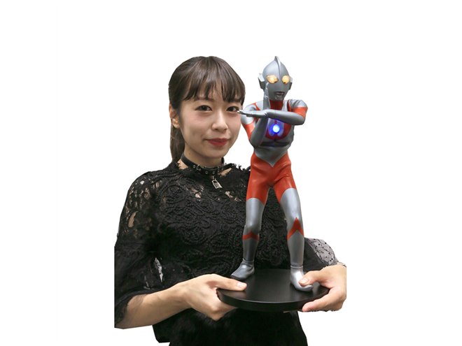 海洋堂、目とカラータイマーが光る全高400mm超の「ウルトラマン B