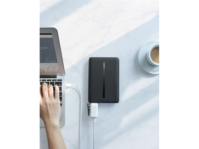 Anker、AC出力対応の超大容量22000mAhモバイルバッテリー - 価格.com