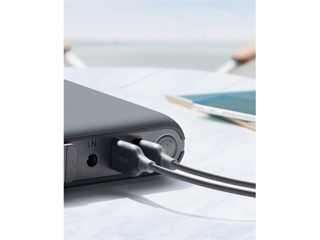 Anker、AC出力対応の超大容量22000mAhモバイルバッテリー - 価格.com