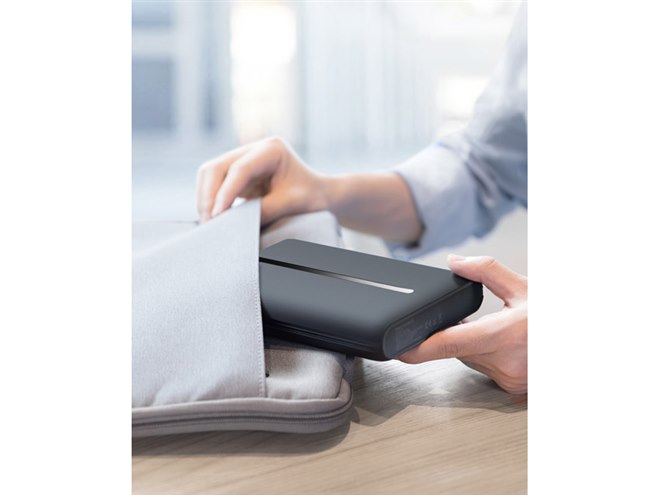 Anker、AC出力対応の超大容量22000mAhモバイルバッテリー - 価格.com