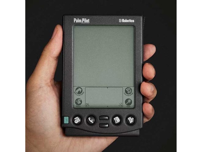 手のひらサイズ”の3.3型スマートフォン「Palm Phone」が正式発表 手のひらサイズ”の3.3型スマートフォン「Palm Phone」が正式発表