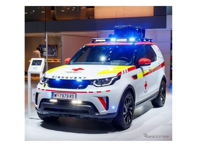 ランドローバー ディスカバリー が赤十字のレスキュー車に、ドローン