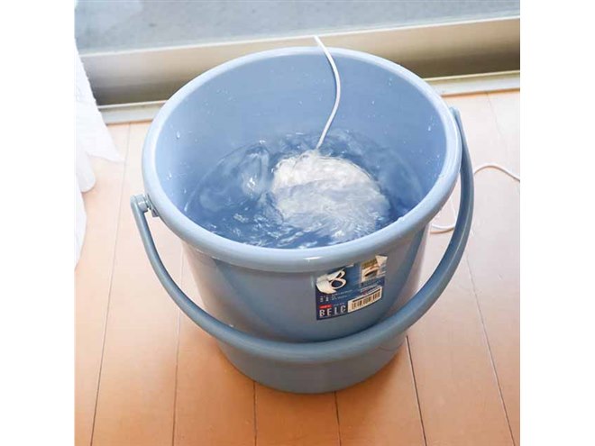洗面台に水をためて洗濯できる、手のひらサイズの「ちょこっと