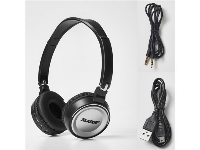 ラコステ　Bluetoothヘッドホン　非売品 宝島社、「XLARGE（R）Bluetoothヘッドホン」付録付きBOOKを3,590円で