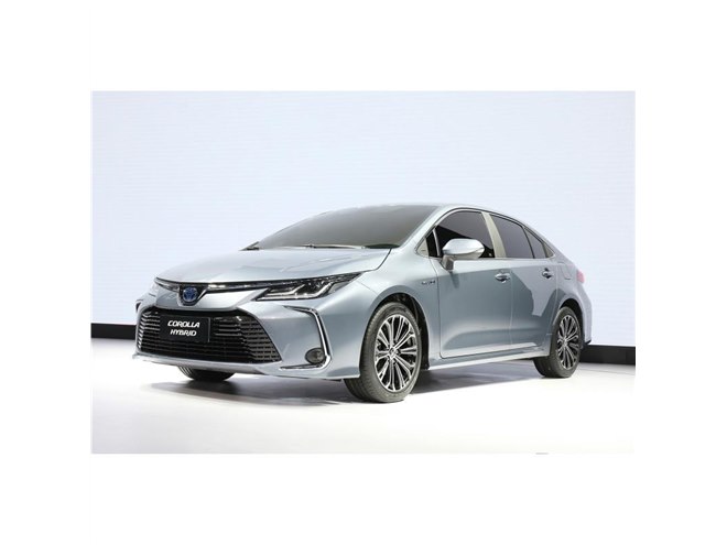 トヨタが中国・広州で新型「カローラ」のセダンを初披露 - 価格.com