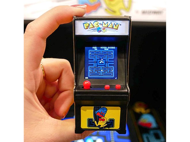実際にプレイできる、超ミニサイズのアーケード型ゲーム機「TINY