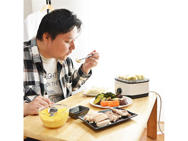 温かい肉まんもこれ1台で、「卓上ひとりフードスチーマー」が3,980円で