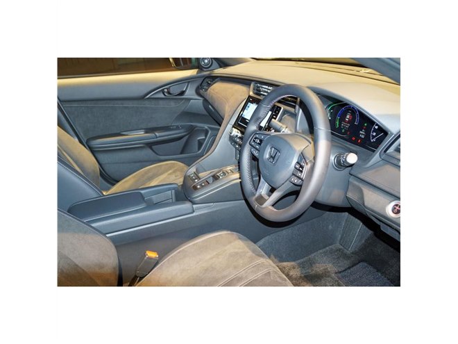 JC08モード燃費は34.2km/リッター！ 新型「ホンダ・インサイト」発売