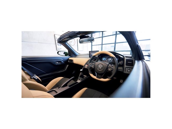 ホンダS660」に上質な内外装の「トラッドレザーエディション