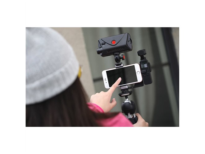 3軸ジンバルカメラ「DJI Osmo Pocket」にフォンホルダー付き