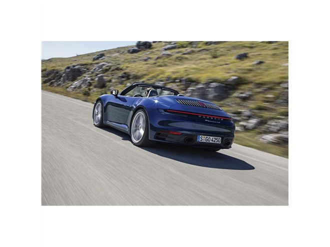 新型「ポルシェ911カブリオレ」がデビュー - 価格.com