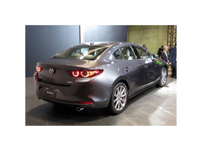 東京オートサロン2019】新型「マツダ3」、東京オートサロンで日本初