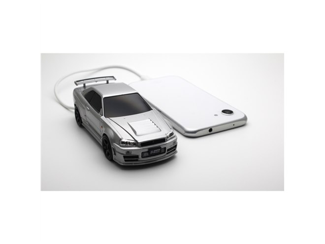 日産スカイラインGT-R R34型」がモチーフの4500mAhモバイル