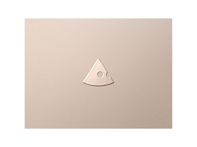 mouse、ナローベゼルデザインと新色ゴールドを採用した15.6型/14型