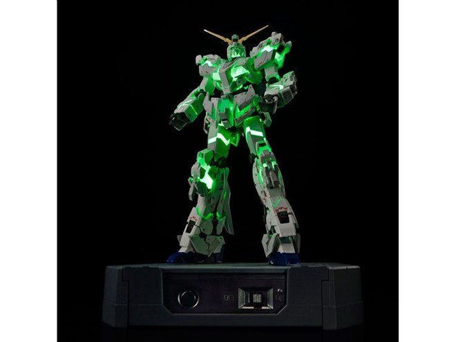 LEDユニットが発光する「ユニコーンガンダム」ガンプラ