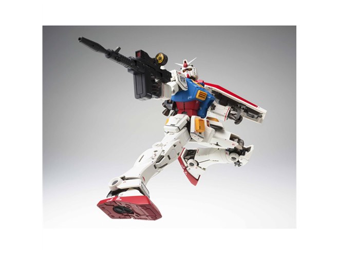ガンダム40周年記念の「RX-78-02」完成品モデル発売、彩色や ガンダム40周年記念の「RX-78-02」完成品モデル発売、彩色や