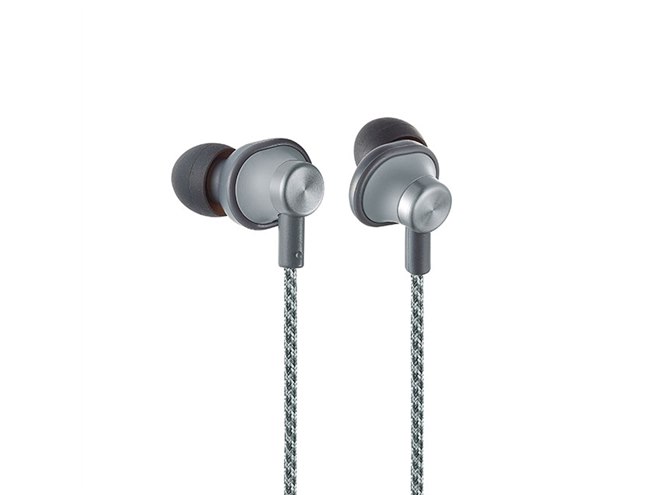 パナソニック、ダブルホールド形状を採用したBluetoothイヤホン「RP