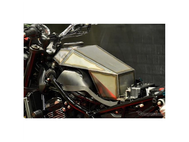 カワサキ Z900RS をコスプレ、インナータンク&“フェイク”ステー カワサキ Z900RS をコスプレ、インナータンク&“フェイク”ステー
