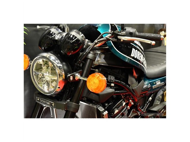 カワサキ Z900RS をコスプレ、インナータンク＆“フェイク”ステー