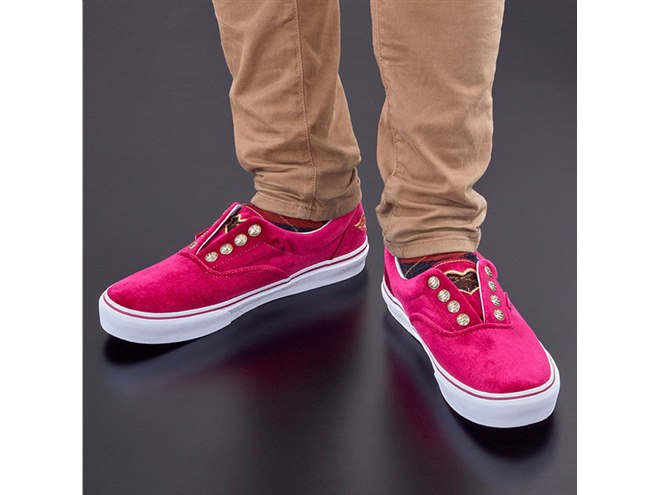 ジョジョの奇妙な冒険 黄金の風」と「VANS」のコラボスニーカー - 価格.com