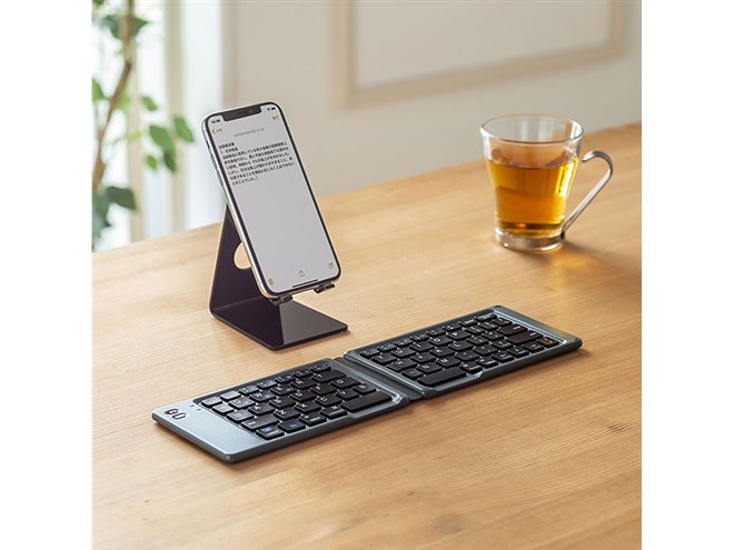 サンワ、折りたたみ式のiPhone/iPad用Bluetoothキーボード「SKB-BT30BK