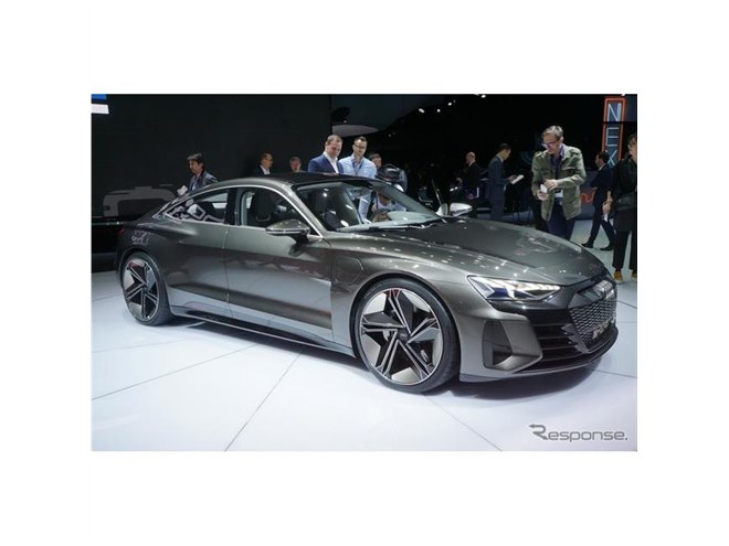 アウディのEV「e-tron」のグリルはなぜグレーになったのか？ - 価格.com