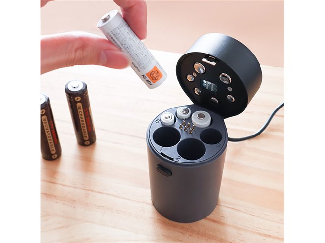 スマートフォン充電器　単３×４本 サンコー、単3/4形充電池を入れるだけで充電できる「充電ポット