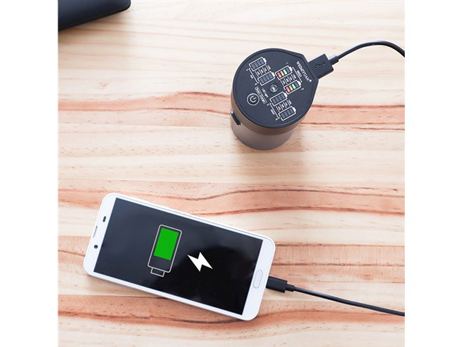 スマートフォン充電器　単３×４本 サンコー、単3/4形充電池を入れるだけで充電できる「充電ポット