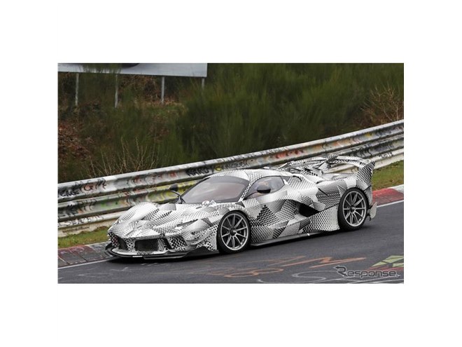 フェラーリ FXX Kエボ、公道仕様が発売!? 謎の開発車両の正体とは