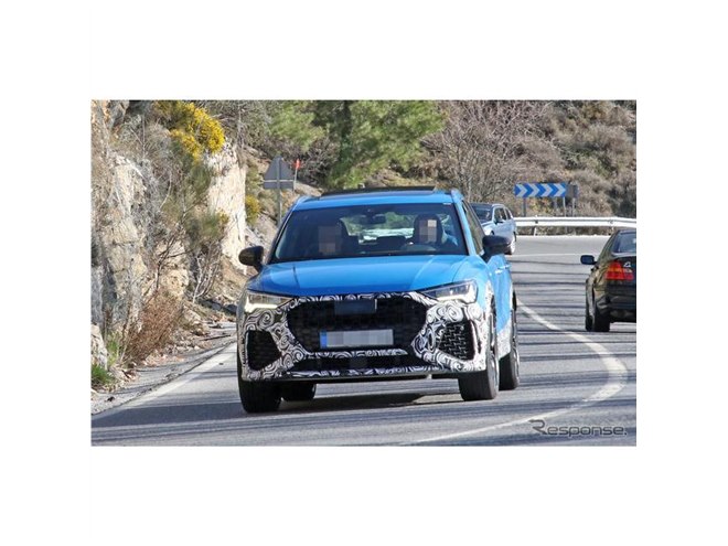 TT RSの心臓…「ターボブルー」のアウディ RS Q3 新型、最終デザインを