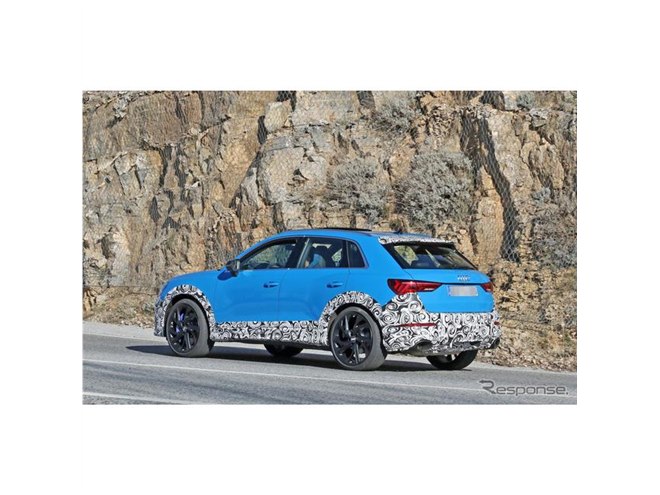 TT RSの心臓…「ターボブルー」のアウディ RS Q3 新型、最終デザインを