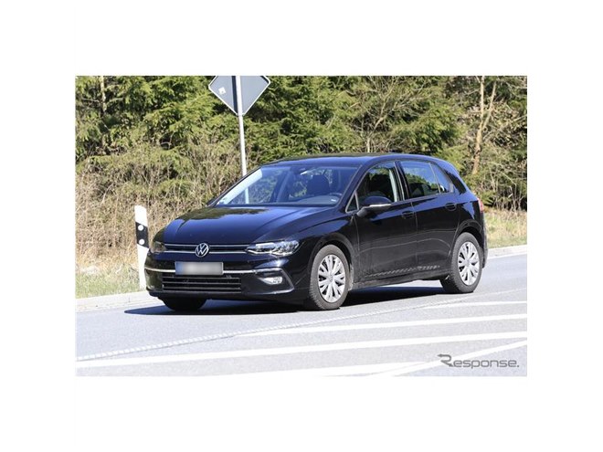 VW ゴルフ 新型は9月デビューか、鋭い目つきの最終デザインが露出