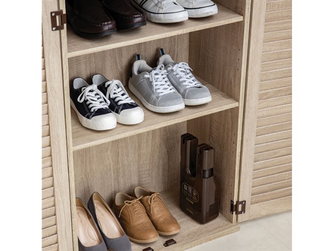 アイリスオーヤマ、革靴をイメージした「脱臭くつ乾燥機 カラリエ
