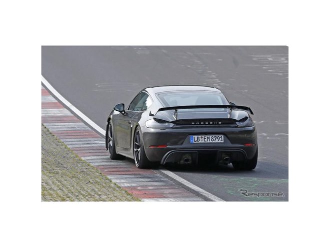 ドアとウィングに天然繊維複合材…ポルシェ ケイマンGT4 新型、ニュルで