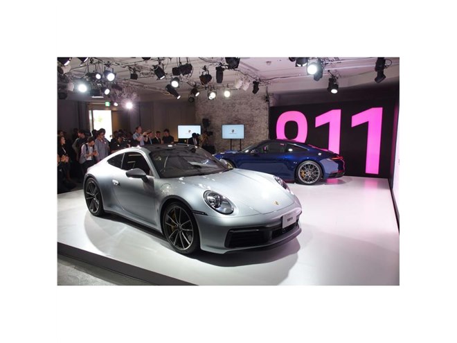 ポルシェ ジャパンが新型「911」を日本で初披露 - 価格.com