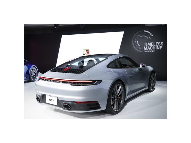 ポルシェ ジャパンが新型「911」を日本で初披露 - 価格.com