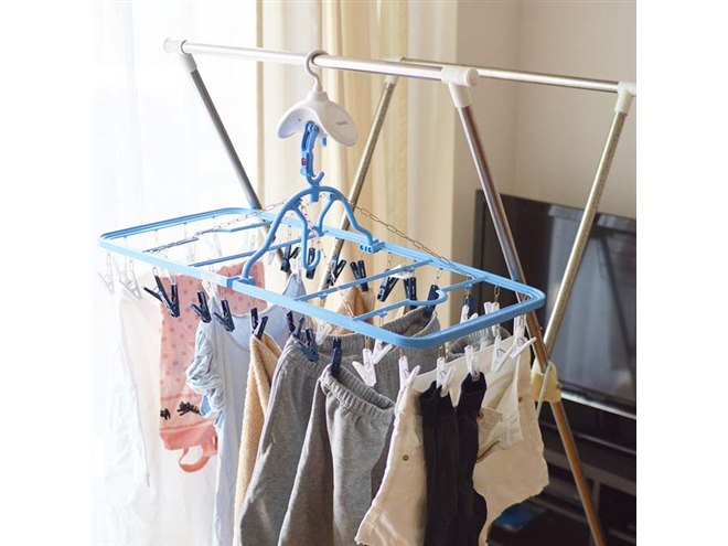 サンコー、充電式の360度回転ハンガー「部屋干しくるくるカラりん