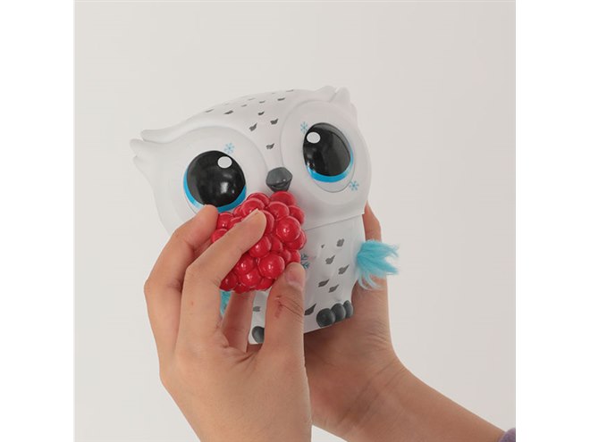 タカラトミー、フクロウが本当に飛び立つ「とんで！オウリー」 - 価格.com