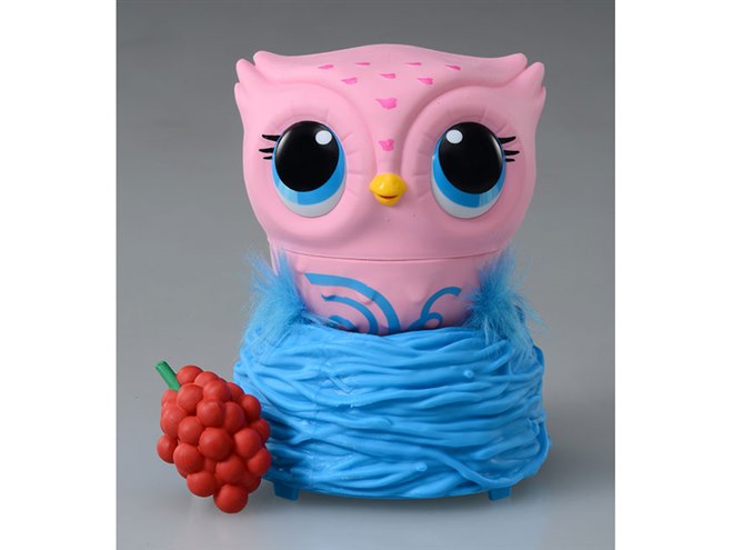 タカラトミー、フクロウが本当に飛び立つ「とんで！オウリー」 - 価格.com