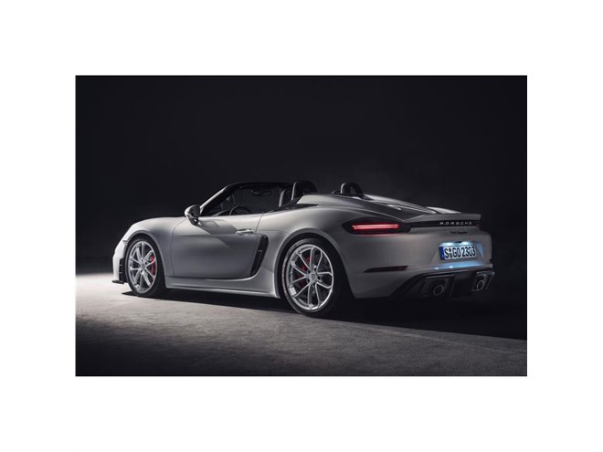 新型マイルダー ポルシェが新型「718スパイダー／ケイマンGT4」を発表 - 価格.com