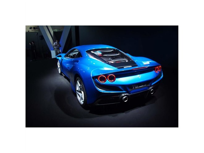 新品Ferrari F8 トリブート　日本語版 ハードカバー仕様 厚口カタログ 新品Ferrari F8 トリブート 日本語版 ハードカバー仕様 伝わ 厚