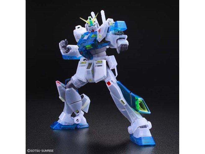 バンダイ、クリアカラーの「MG 1/100 ガンダムNT-1 ver.2.0」を