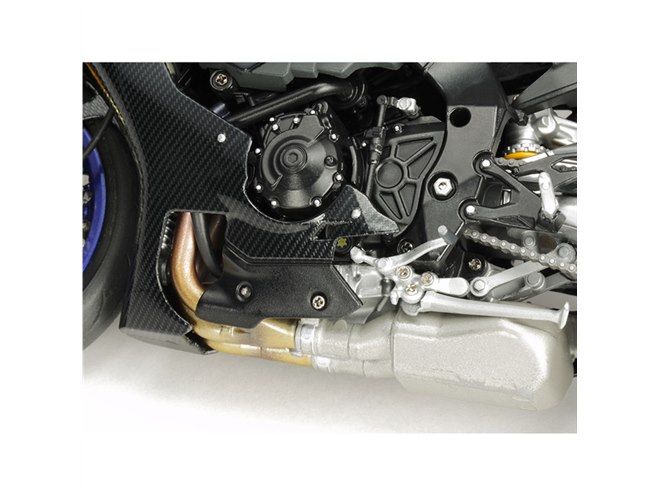 タミヤ、ヤマハのフラッグシップ「YZF-R1M 2018年型」完成モデル